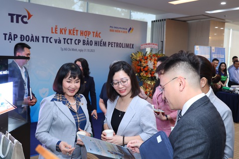 Bà Huỳnh Bích Ngọc - Phó Chủ tịch Thường trực, Tổng Giám đốc Tập đoàn TTC giới thiệu những sản phẩm - dịch vụ của TTC đến PJICO. Ảnh: Đ.H Bà Huỳnh Bích Ngọc - phó chủ tịch thường trực, tổng giám đốc Tập đoàn TTC - giới thiệu những sản phẩm - dịch vụ của TTC đến PJICO - Ảnh: Đ.H.
