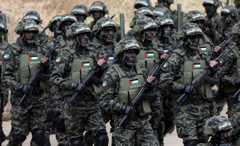 Binh sĩ Hamas duyệt binh kỷ niệm 31 năm ngày thành lập tổ chức này hôm 16-12-2018 - Ảnh: REUTERS Binh sĩ Hamas duyệt binh kỷ niệm 31 năm ngày thành lập tổ chức này hôm 16-12-2018 - Ảnh: REUTERS