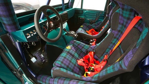 Toyota tung Land Cruiser độ off-road đỉnh cao với động cơ xe đua, 5 bánh và bánh xích xe tăng - Ảnh 4. Nội thất phong thái cổ điển để tri ân những thành công về đua thể thao của hãng trong quá khứ - Ảnh: Toyota