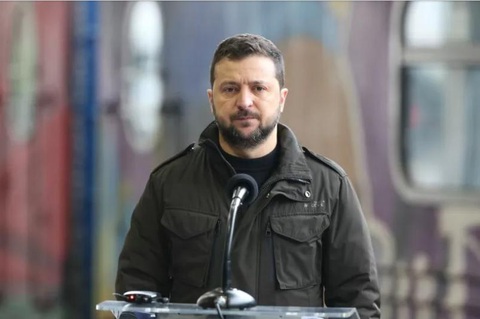 Tổng thống Ukraine Zelensky nói không thể có lệnh ngừng bắn với Nga cho đến khi khôi phục được toàn vẹn lãnh thổ của Ukraine - Ảnh: NEWSWEEK Tổng thống Ukraine Zelensky nói không thể có lệnh ngừng bắn với Nga cho đến khi khôi phục được toàn vẹn lãnh thổ của Ukraine - Ảnh: NEWSWEEK