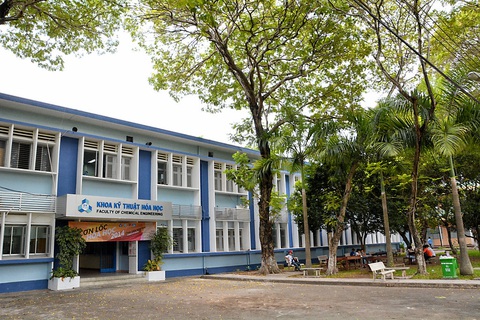 Trường đại học Bách khoa TP.HCM đơn phương chấm dứt hợp đồng, giảng viên cầu cứu - Ảnh 1. Khoa kỹ thuật hóa học Trường đại học Bách khoa (Đại học Quốc gia TP.HCM) - nơi ông Huỳnh Khánh Duy giảng dạy - Ảnh: N.T.