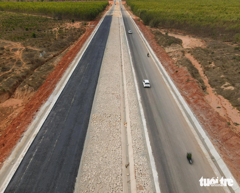 Bình Thuận: Nâng vốn dự án đường ven biển Phan Thiết - Kê Gà - Ảnh 1. Dự án làm mới trục đường ven biển Phan Thiết - Kê Gà, tỉnh Bình Thuận - Ảnh: ĐỨC TRONG