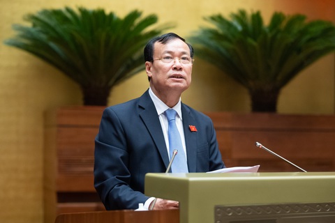 Chủ nhiệm Ủy ban Quốc phòng và An ninh của Quốc hội Lê Tấn Tới báo cáo thẩm tra về dự thảo luật - Ảnh: GIA HÂN Chủ nhiệm Ủy ban Quốc phòng và An ninh của Quốc hội Lê Tấn Tới báo cáo thẩm tra về dự thảo luật - Ảnh: GIA HÂN