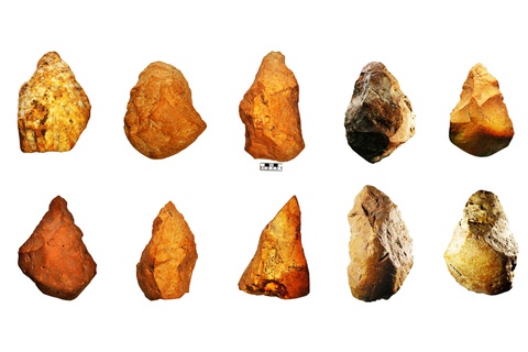 Công bố bảo vật quốc gia, xác lập lại thời điểm mở đầu lịch sử Việt Nam - Ảnh 1. Công cụ sơ kỳ đá cũ An Khê - niên đại cách nay 800.000 năm - đang lưu giữ tại Bảo tàng tỉnh Gia Lai - Ảnh: BẢO TÀNG TỈNH GIA LAI