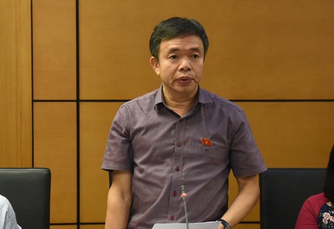 Đại biểu Quốc hội đề xuất bổ sung trừ điểm bằng lái, xem xét cấm tuyệt đối nồng độ cồn - Ảnh 1. Đại biểu Nguyễn Tiến Nam - Ảnh: GIA HÂN