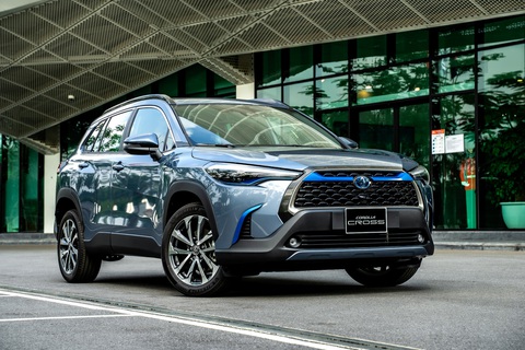 Thời 'so xe xanh, xe xăng' tại Việt Nam: Ai bắt kịp nhanh thì thắng? - Ảnh 4. Toyota Corolla Cross Hybrid - mẫu xe hybrid đầu tiên có