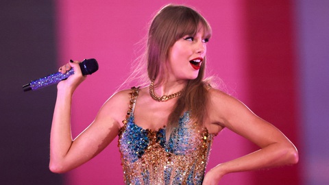 Taylor Swift phá kỷ lục ở Grammy 2024 - Ảnh 2. Taylor Swift gây ấn tượng tại giải thưởng Grammy 2024 - Ảnh: Billboard