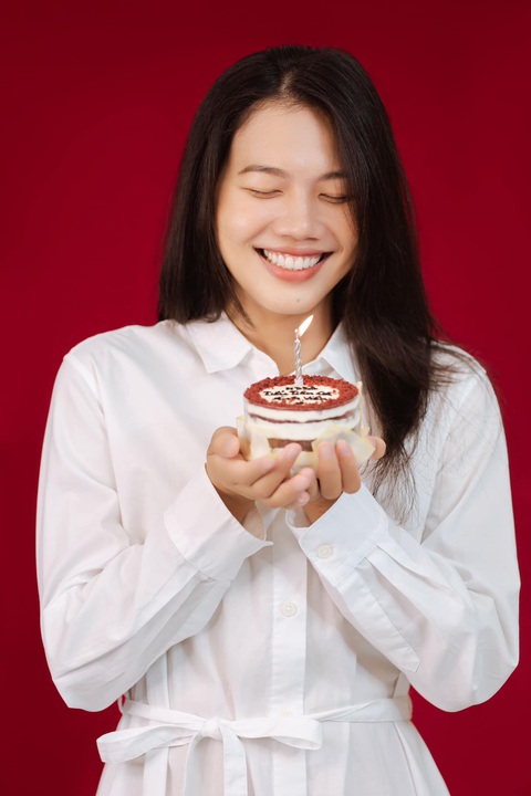 Khoe nhan sắc rạng ngời tuổi 27, Ánh Viên được khuyên: 'Thi hoa hậu đi Ánh Viên ơi' - Ảnh 1. Ánh Viên khoe ảnh mừng sinh nhật tuổi 27 - Ảnh: Facebook nhân vật