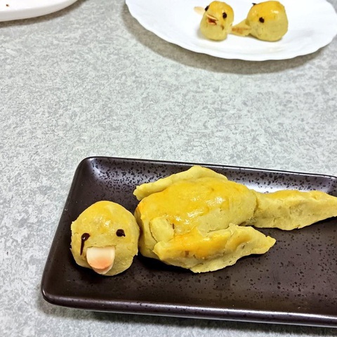 Ảnh vui 11-11: Ba nhóc 'lọc nước hàng đầu Việt Nam'... đi lạc - Ảnh 4. Qua Halloween rồi mà...