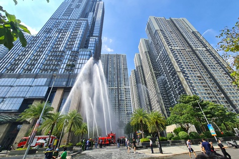 Diễn tập chữa cháy - Ảnh 1. Toàn cảnh buổi diễn tập chữa cháy tại 2 tòa nhà Landmark