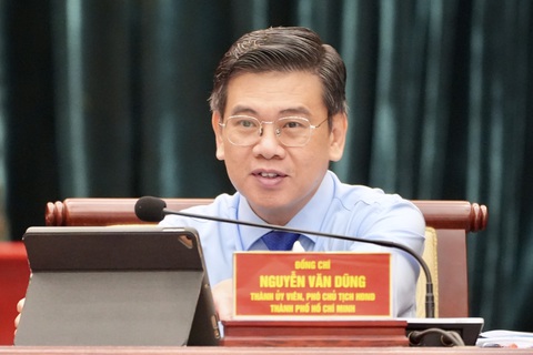 Giới thiệu ông Nguyễn Văn Dũng để HĐND TP.HCM bầu làm phó chủ tịch UBND TP - Ảnh 1. Phó chủ tịch HĐND TP.HCM Nguyễn Văn Dũng tại kỳ họp lần thứ 12, HĐND TP.HCM sáng 11-11 - Ảnh: HỮU HẠNH