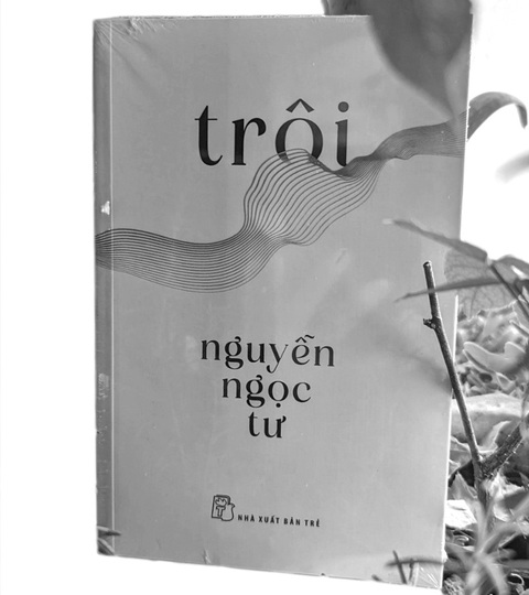 Những cuộc Trôi - Ảnh 1. Trôi (NXB Trẻ), tác phẩm mới nhất của Nguyễn Ngọc Tư - Ảnh: CẦM THY