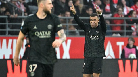 Điểm tin thể thao sáng 12-11: Mbappe lập hat-trick, Harry Kane phá vỡ kỉ lục ghi bàn ở Bundesliga - Ảnh 1. Mbappe ăn mừng cú hat-trick của anh cho PSG mùa này - Ảnh: Getty