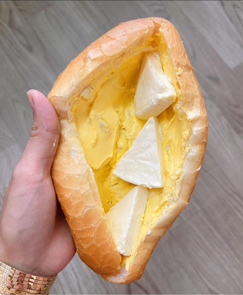 Ảnh vui 12-11: Ốp lưng điện thoại dành cho người có gia đình - Ảnh 4. Ổ bánh mì dành cho người yêu bơ sữa