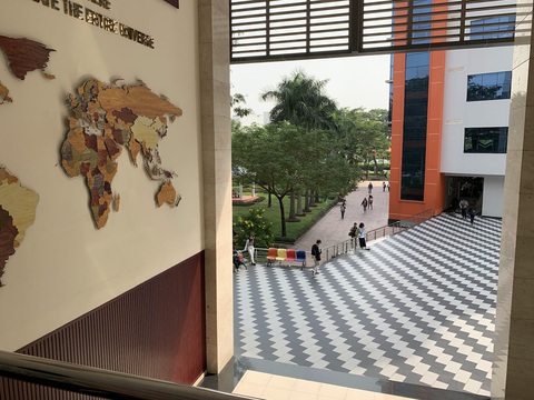 Giới học thuật nói Trường đại học Tôn Đức Thắng né tránh nhắc đến tiêu cực - Ảnh 1. Trường đại học Tôn Đức Thắng - Ảnh: TRẦN HUỲNH