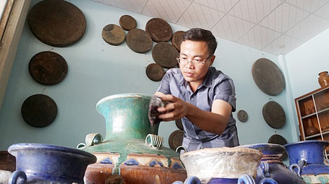 Anh công an trẻ đam mê văn hóa Tây Nguyên - Ảnh 5. Khoảng 200 ché rượu cần với nhiều kích cỡ, kiểu dáng được anh Bộ sưu tầm, lưu giữ