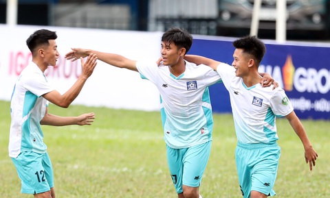 Hấp dẫn với giải bóng đá phong trào chuyên nghiệp đầu tiên của TP.HCM - Ảnh 7. Niềm vui ghi bàn của các cầu thủ Ta Pha Nghĩa Kỳ trong trận khai mạc - Ảnh: N.K.