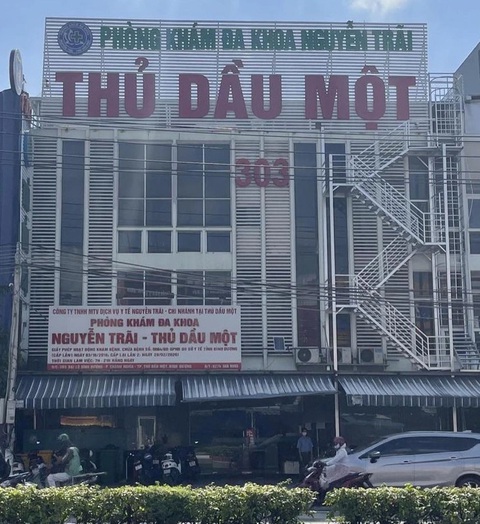 Sau phán ánh Tuổi Trẻ, phòng khám đa khoa Nguyễn Trãi - Thủ Dầu Một bị dừng hoạt động - Ảnh 1. Phòng khám đa khoa Nguyễn Trãi - Thủ Dầu Một (Bình Dương) bị tố vẽ bệnh moi tiền - Ảnh: TRÚC QUYÊN