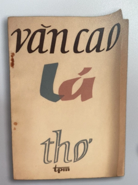 Văn Cao, trăm năm một bậc kỳ tài - Kỳ cuối: 'Từ đây người biết yêu người' - Ảnh 2. Tập thơ Lá của Văn Cao - Ảnh: Bảo tàng Văn học