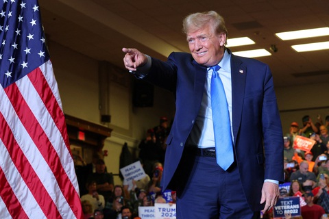 Ông Trump trong buổi vận động ở New Hampshire, ngày 11-11-2023 - Ảnh: REUTERS Ông Trump trong buổi vận động ở New Hampshire, ngày 11-11-2023 - Ảnh: REUTERS