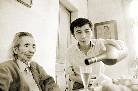 Văn Cao, trăm năm một bậc kỳ tài - Kỳ cuối: 'Từ đây người biết yêu người' - Ảnh 1. Văn Cao và nhà thơ Thanh Thảo hồi năm 1993 - Ảnh: NGUYỄN ĐÌNH TOÁN