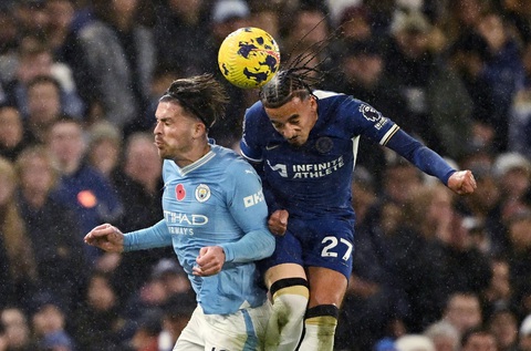 Chelsea và Man City hòa nhau trong trận cầu có 8 bàn thắng - Ảnh 1. Man City và Chelsea hòa nhau 4-4 ở trận cầu tâm điểm vòng 12 Giải ngoại hạng Anh - Ảnh: REUTERS