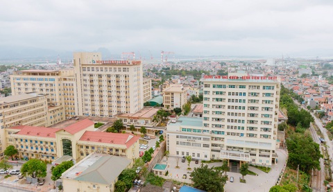 Phó giám đốc nhà máy gạch chết trong tư thế treo cổ ở phòng bệnh - Ảnh 1. Một phó giám đốc nhà máy sản xuất gạch được phát hiện chết trong tư thế treo cổ ở phòng bệnh của Bệnh viện Đa khoa Bãi Cháy, tỉnh Quảng Ninh - Ảnh: T. THẮNG