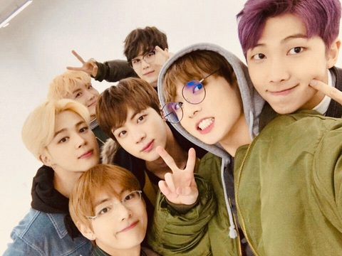 Lâu nay, BTS nổi tiếng vì thân thiết như anh em chứ không chỉ là đồng nghiệp cùng nhóm - Ảnh: Big Hit Lâu nay, BTS nổi tiếng vì thân thiết như anh em chứ không chỉ là đồng nghiệp cùng nhóm - Ảnh: Big Hit