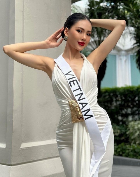 Trình ngôn ngữ của Bùi Quỳnh Hoa thi Miss Universe gây tranh cãi - Ảnh 2. Trình ngôn ngữ của Bùi Quỳnh Hoa thi Miss Universe gây tranh cãi - Ảnh 2.