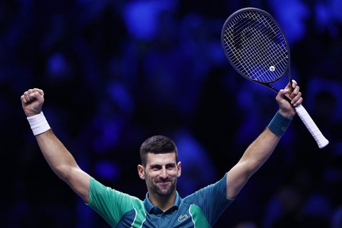 Tin tức thể thao sáng 13-11: Djokovic thắng vất vả ở ATP Finals; Inter Milan vẫn đầu bảng - Ảnh 1. Djokovic ăn mừng chiến thắng vất vả trước Holger Rune ở ATP Finals - Ảnh: REUTERS