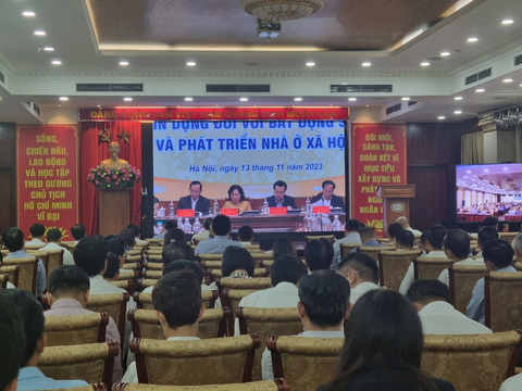 Tín dụng kinh doanh bất động sản đang tăng quá nhanh - Ảnh 1. Ngân hàng Nhà nước đã lưu ý khi tín dụng kinh doanh bất động sản tăng quá nhanh - Ảnh: A.H.