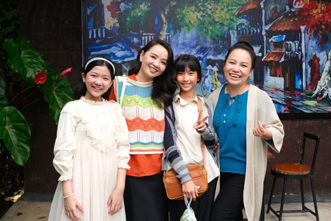 Hoài An trở lại sở trường vai bi lụy sau chứng khô tuyến lệ - Ảnh 4. Hoài An tươi tắn khi trở lại với phim ảnh