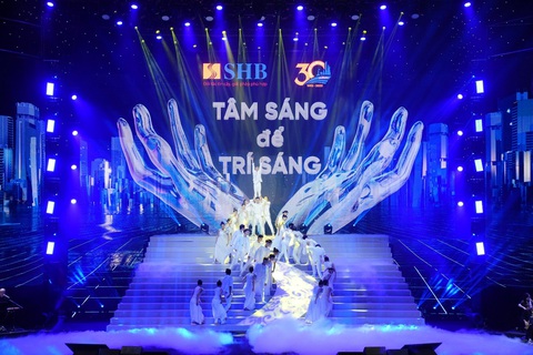 Đêm gala đặc biệt chào đón tuổi 30 của SHB - Ảnh 2. "We are the Champion" – tiết mục mở màn của Gala - Ảnh: SHB