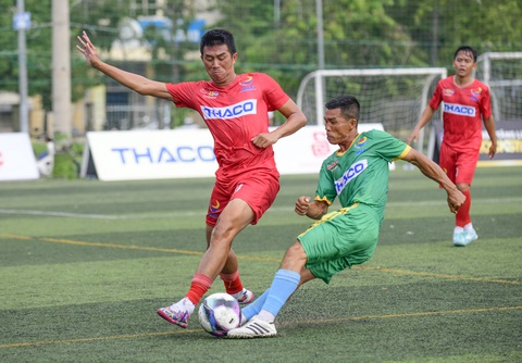 Chờ đợi gì ở Vòng chung kết Giải vô địch bóng đá công nhân toàn quốc 2023? - Ảnh 8. Công đoàn Kiên Giang (áo đỏ) chơi kỷ luật và gắn kết - Ảnh: QUANG ĐỊNH