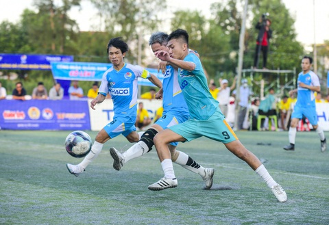 Chờ đợi gì ở Vòng chung kết Giải vô địch bóng đá công nhân toàn quốc 2023? - Ảnh 9. Công đoàn Quảng Nam (số 9) có lối đá bài bản nhờ HLV là dân chuyên nghiệp - Ảnh: QUANG ĐỊNH