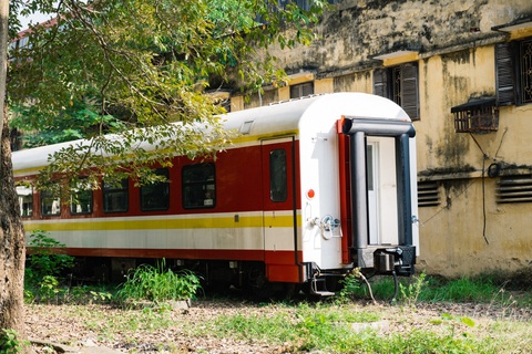 Sẽ có những chuyến tàu đưa hành khách từ Ga Hà Nội sang nhà máy xe lửa Gia Lâm để khám phá tổ hợp sáng tạo này cùng những di sản ngành đường sắt Việt Nam ở Hà Nội với giá chỉ 20.000 đồng - Ảnh: BTC Sẽ có những chuyến tàu đưa hành khách từ ga Hà Nội sang Nhà máy xe lửa Gia Lâm để khám phá tổ hợp sáng tạo này cùng những di sản ngành đường sắt Việt Nam ở Hà Nội với giá chỉ 20.000 đồng - Ảnh: BTC