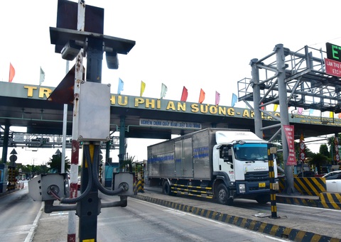 Phạt nguội xe quá tải - Ảnh 1. Trạm kiểm tra trọng tải cân tự động tại Trạm thu phí An Sương - An Lạc (quận Bình Tân, TP.HCM) - Ảnh: T.T.D.