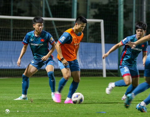 Vòng loại World Cup 2026: HLV Philippe Troussier ưu tiên phong độ và kinh nghiệm - Ảnh 1. Tuấn Hải (phải) là tiền đạo có phong độ tốt nhất của đội tuyển Việt Nam - Ảnh: VFF