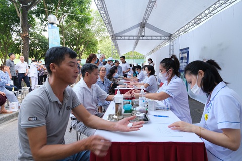 Bị đái tháo đường kiêng tinh bột là đúng hay sai? - Ảnh 1. Sàng lọc bệnh nhân đái tháo đường tại Bệnh viện Nội tiết trung ương - Ảnh: BVCC