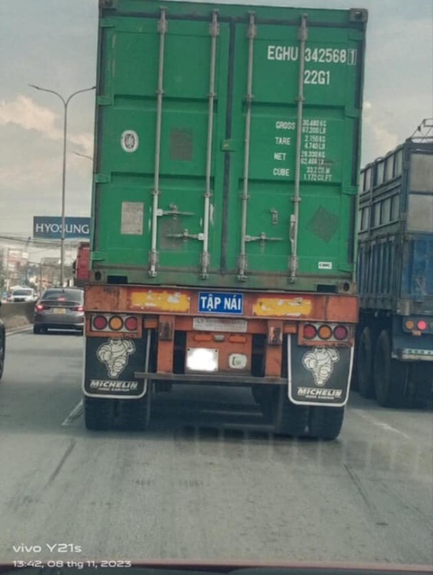 Ảnh vui 14-11: 'Trong nhà ngột ngạt quá, hở ra xíu cho thoải mái' - Ảnh 5. Xe này không phải là... "đực"