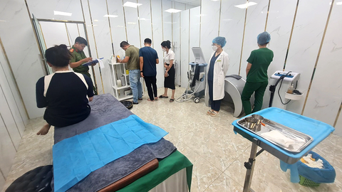 Giả danh bác sĩ làm dịch vụ thẩm mỹ - Ảnh 1. Một cơ sở thẩm mỹ viện hoạt động "chui" bị công an phát hiện gần đây tại quận Thanh Khê, TP Đà Nẵng - Ảnh: M.TRI