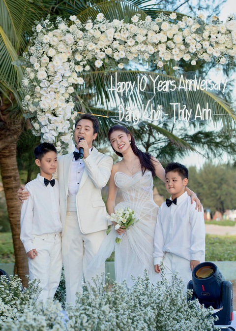 Đăng Khôi và Thùy Anh 'hấp hôn', nhan sắc gây sốt - Ảnh 2. Hai nhóc tì nhà Đăng Khôi và Thủy Anh viết thư gửi ba mẹ, bày tỏ mong muốn có thêm em gái