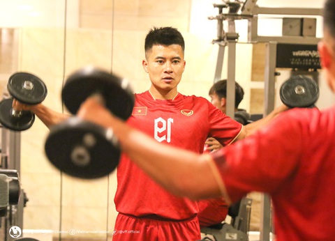 HLV Troussier cho cầu thủ tập gym, chuẩn bị đối đầu Philippines - Ảnh 1. Các tuyển thủ Việt Nam tập gym sáng 14-11, chuẩn bị cho trận đấu ra quân tại vòng loại 2 World Cup 2026 khu vực châu Á - Ảnh: VFF