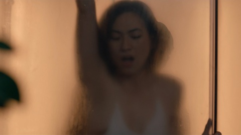 Lãnh Thanh 'Chiếm đoạt': Cảnh 'nóng' với Miu Lê như diễn hài vậy - Ảnh 5. Phương Anh Đào: Cảnh nóng nhưng vẫn không cởi cái gì hết