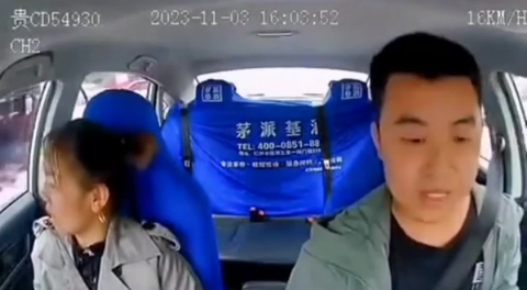 Không thèm trả giá, khách nữ 'nhảy cái đùng' khỏi taxi đang chạy - Ảnh 1. Không thèm trả giá, khách nữ 'nhảy cái đùng' khỏi taxi đang chạy - Ảnh 1.