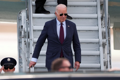 Tổng thống Mỹ Joe Biden đến San Francisco, bang California, ngày 14-11, giờ địa phương - Ảnh: REUTERS Tổng thống Mỹ Joe Biden đến San Francisco, bang California, ngày 14-11, giờ địa phương - Ảnh: REUTERS