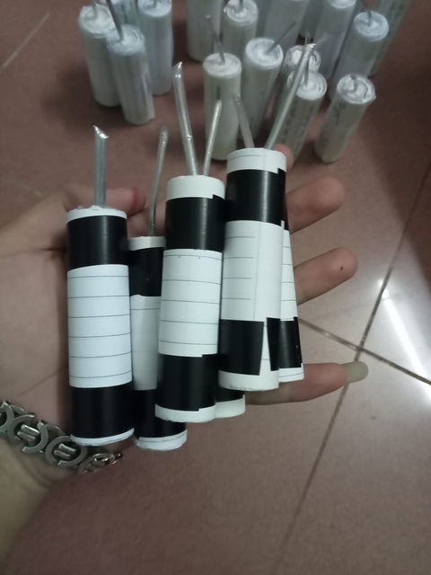 Hình ảnh pháo tự chế được rao bán trên mạng xã hội - Ảnh: Chụp lại màn hình Hình ảnh pháo tự chế được rao bán trên mạng xã hội - Ảnh: Chụp lại màn hình