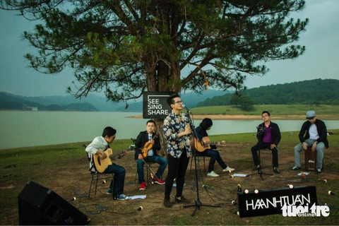 Biến Đà Lạt thành một phim trường lớn - Ảnh 4. Ca sĩ Hà Anh Tuấn quay nhiều clip ca nhạc tại Đà Lạt