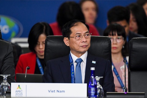 Bộ trưởng Bộ Ngoại giao Bùi Thanh Sơn dự Hội nghị liên Bộ trưởng Ngoại giao – Kinh tế Diễn đàn hợp tác kinh tế châu Á - Thái Bình Dương (APEC) lần thứ 34 (AMM 34) - Ảnh: Thế giới và Việt Nam Bộ trưởng Bộ Ngoại giao Bùi Thanh Sơn dự Hội nghị Liên bộ trưởng ngoại giao - kinh tế Diễn đàn hợp tác kinh tế châu Á - Thái Bình Dương (APEC) lần thứ 34 (AMM 34) - Ảnh: Thế giới và Việt Nam