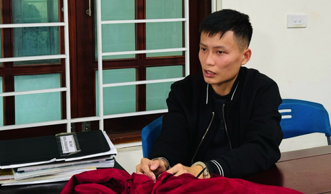 Vụ cướp ngân hàng Agribank bất thành của phó giám đốc công ty gỗ - Ảnh 1. Nghi phạm Nguyễn Tuấn Anh tại cơ quan công an - Ảnh: Công an cung cấp